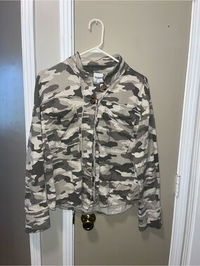 kensie Gray and White Camo Utility Jacket